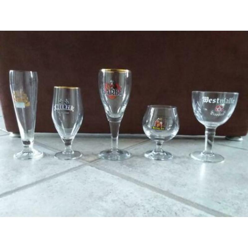 Bierglazen, o.a. Hertog Jan en Gosser