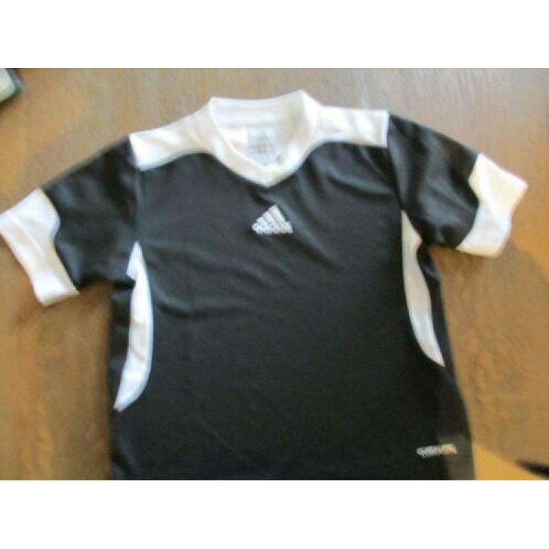 Adidas stoer shirt.