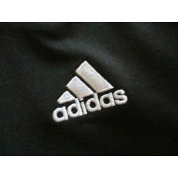 Adidas stoer shirt.