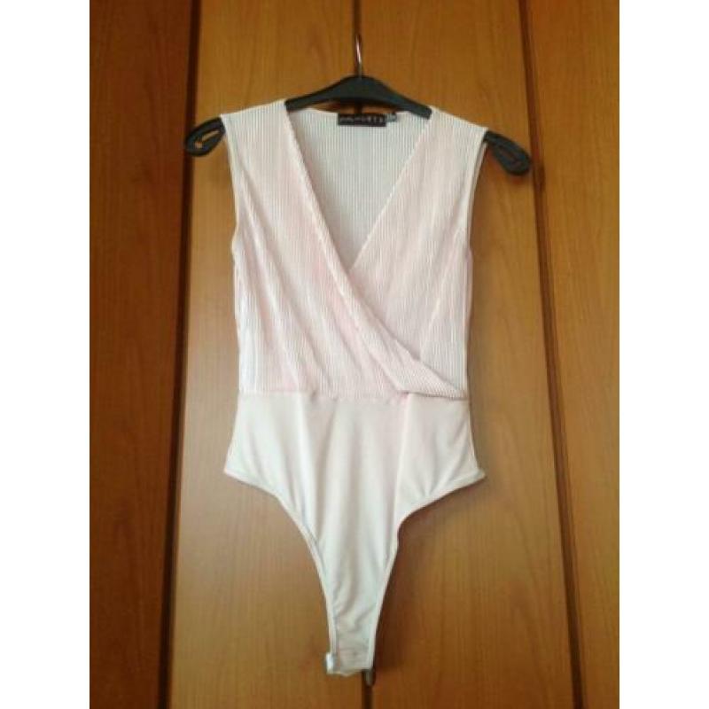 Sexy gave mooie Body van merk Pretty HURTS, maat 42 .Kleur R