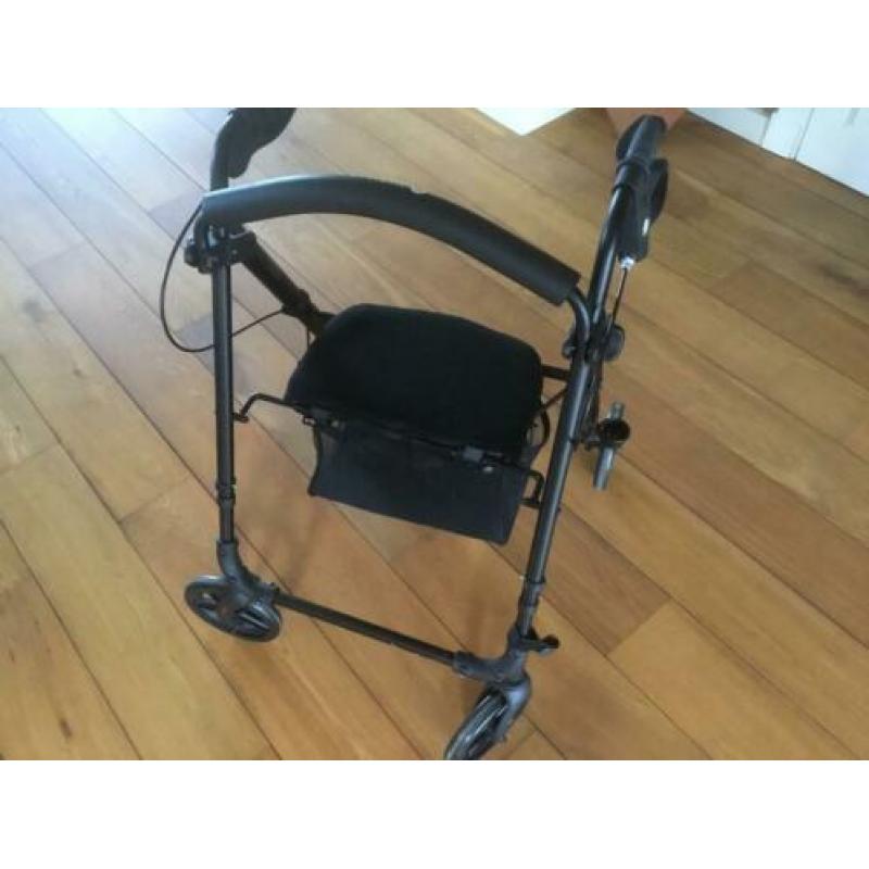 Rollator nauwelijks gebruikt