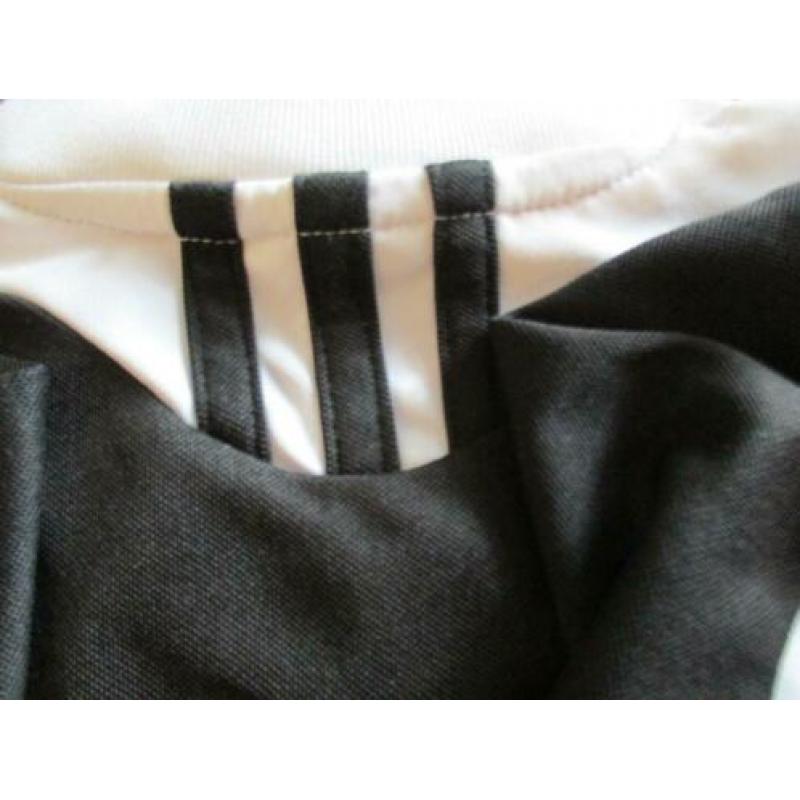 Adidas stoer shirt.