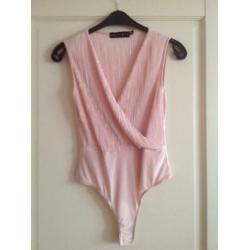 Sexy gave mooie Body van merk Pretty HURTS, maat 42 .Kleur R