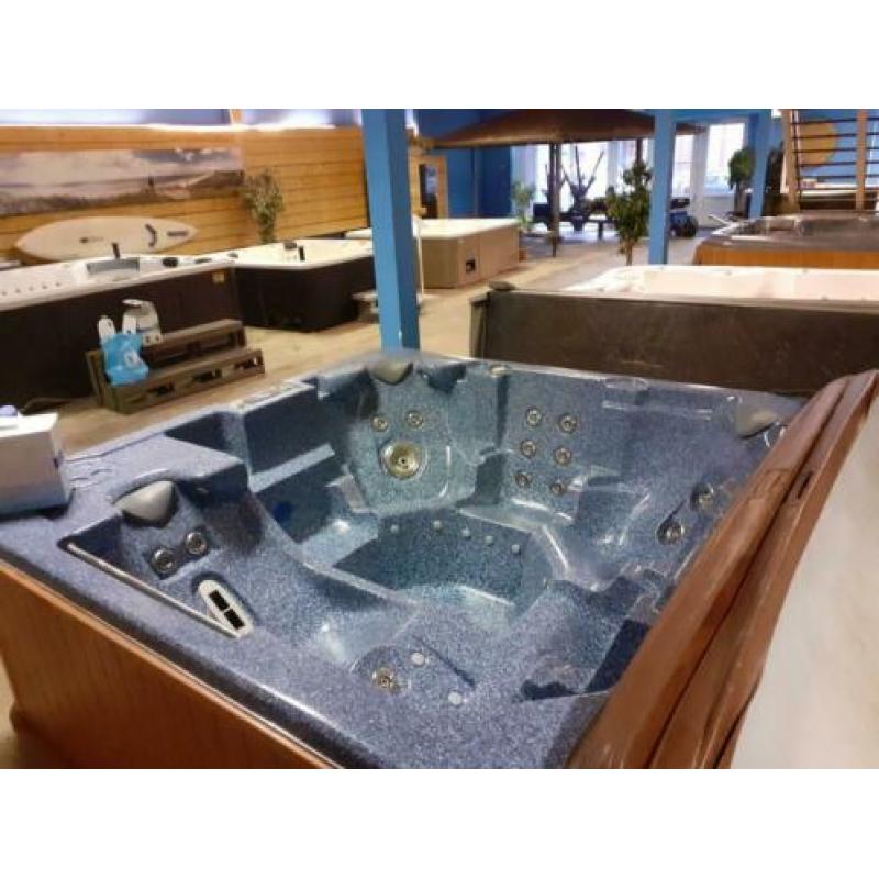 Amerikaanse sunbelt jacuzzi 4/5 persoons INCL bezorging