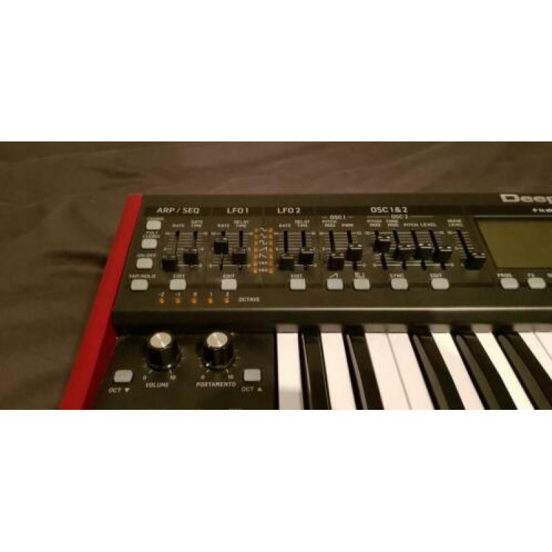 Behringer Deepmind 6 Synth