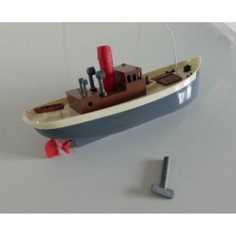 Vissersbootje met sleutel met doosje