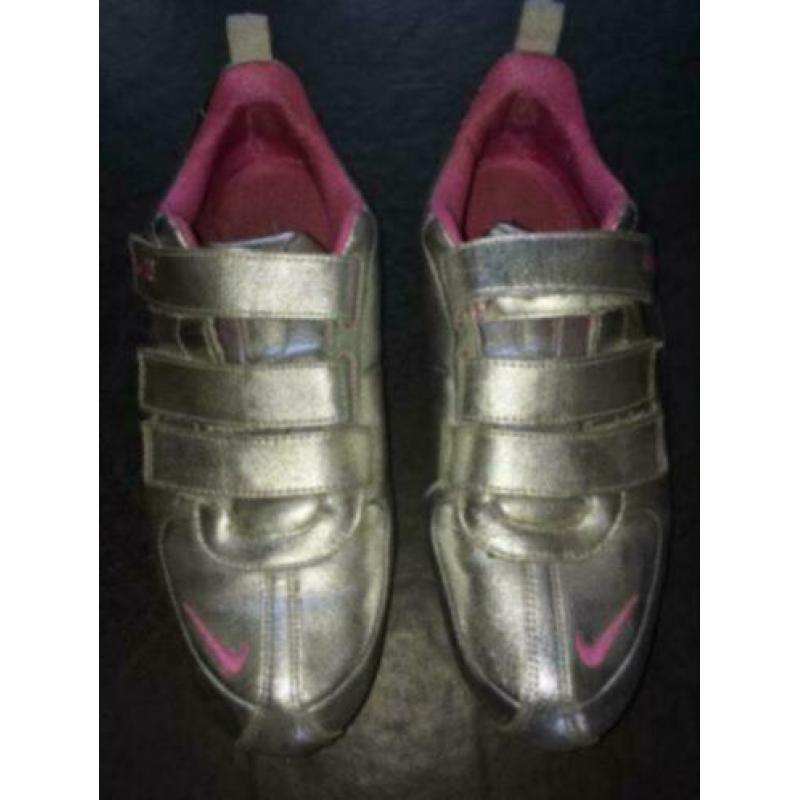 NIKE Supergave zilveren sneakers Limited Edition , maat 38,5