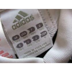 Adidas stoer shirt.