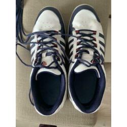 2 paar Tennisschoenen
