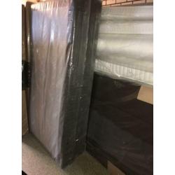 Nieuw!! Elektrische boxspring (crème/wit en zwart)