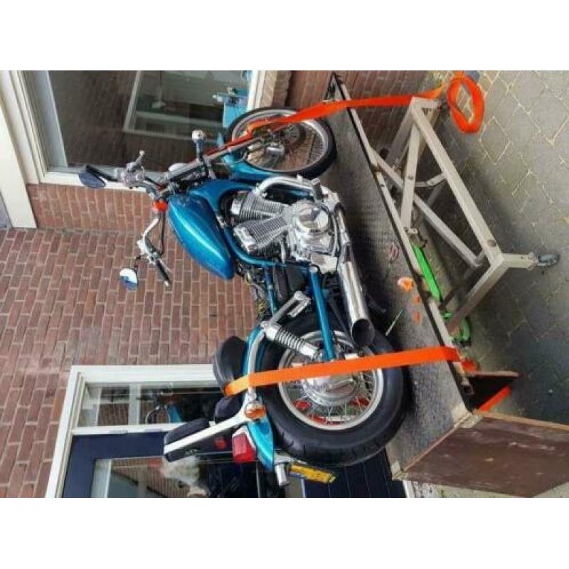 Limited edition Babyblauwe Suzuki intruder uit 1995 met 4205