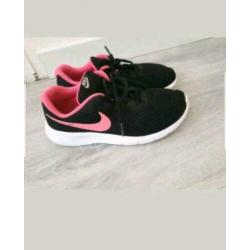 Nike schoenen maat 37.5