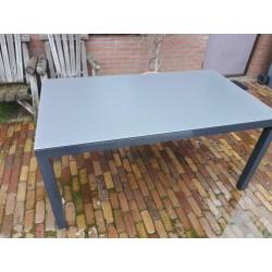 Mooie tuintafel alumininum/ glas