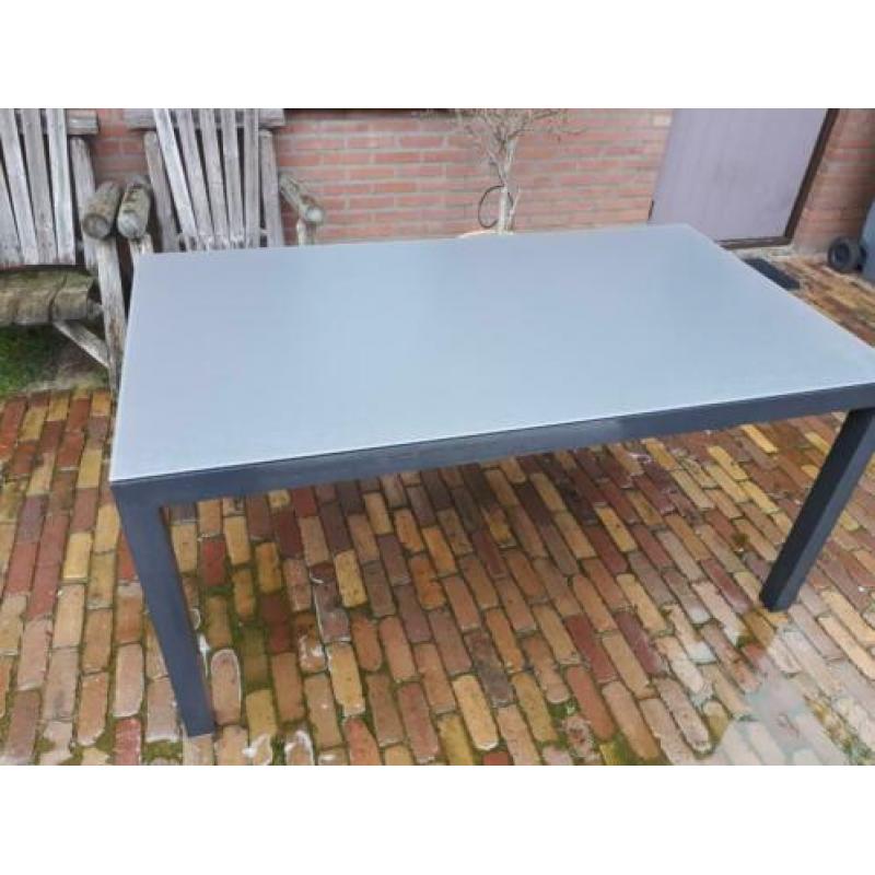 Mooie tuintafel alumininum/ glas