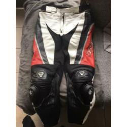 IXS 2 delig leer