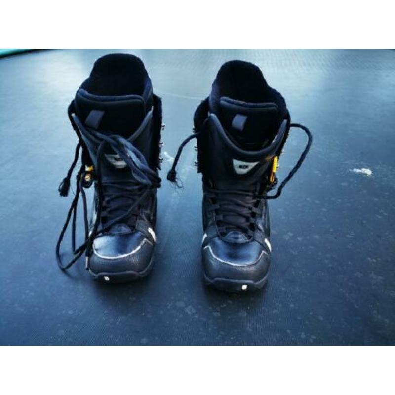 Flow snowboard 164 met Flow bindingen en Burton boots 45