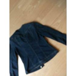 Mooi donkerblauw spijkerjasje