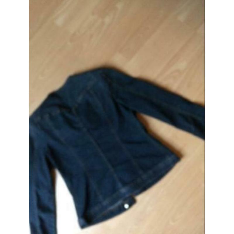 Mooi donkerblauw spijkerjasje