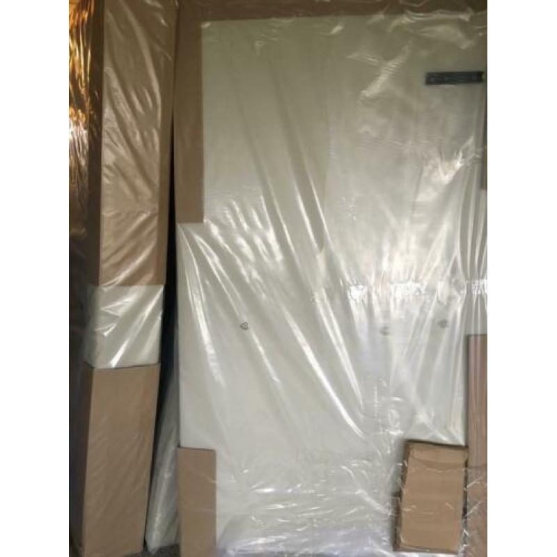 Nieuw!! Elektrische boxspring (crème/wit en zwart)