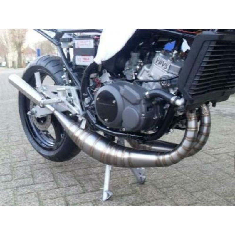 Uitlaten, handgemaakt. (Staal, rvs en titanium)