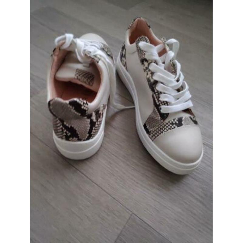 Sneakers van Unisa. Maat 41