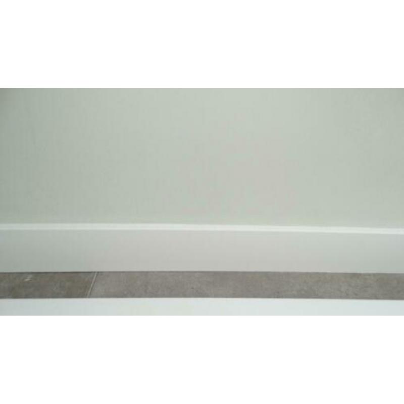 Nieuwe plinten Meranti 12 x 90 mm