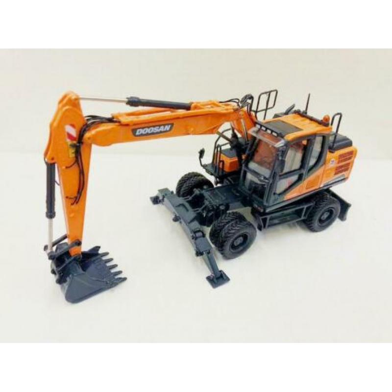 Doosan DX140W graafmachine, schaal 1:50, merk UH