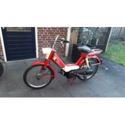 Te koop, nette Honda Camino, rood, oud model.