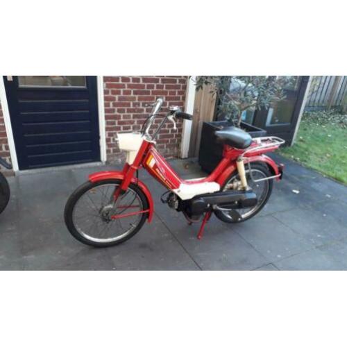 Te koop, nette Honda Camino, rood, oud model.