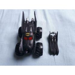 Gave 12 Hotwheels auto's waaronder grote batman!