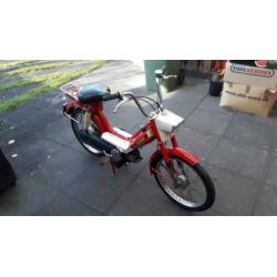 Te koop, nette Honda Camino, rood, oud model.