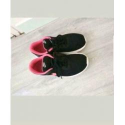 Nike schoenen maat 37.5