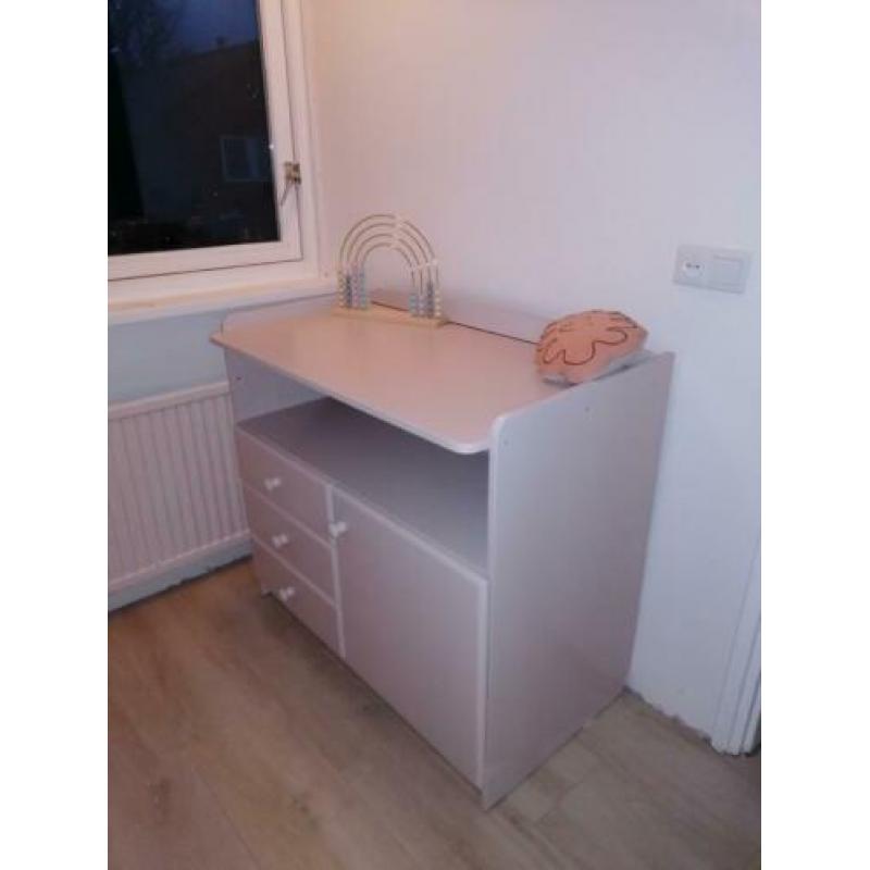 leuke roze commode