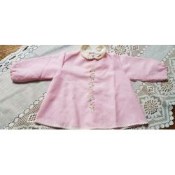 Roze babyjurkje met borduur bloemetjes baby meisje brocante