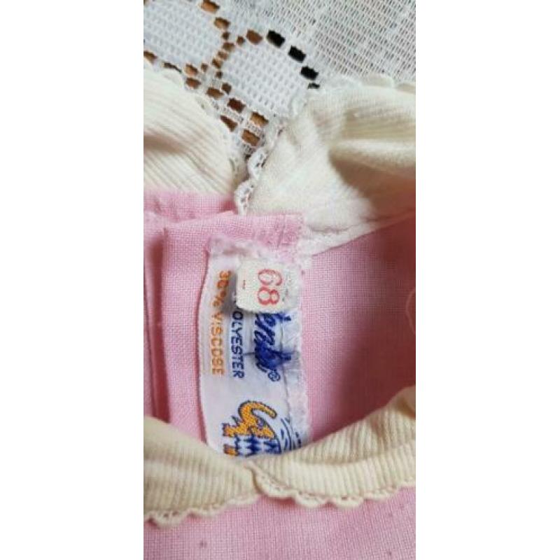 Roze babyjurkje met borduur bloemetjes baby meisje brocante