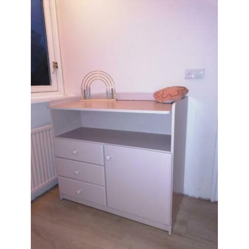 leuke roze commode