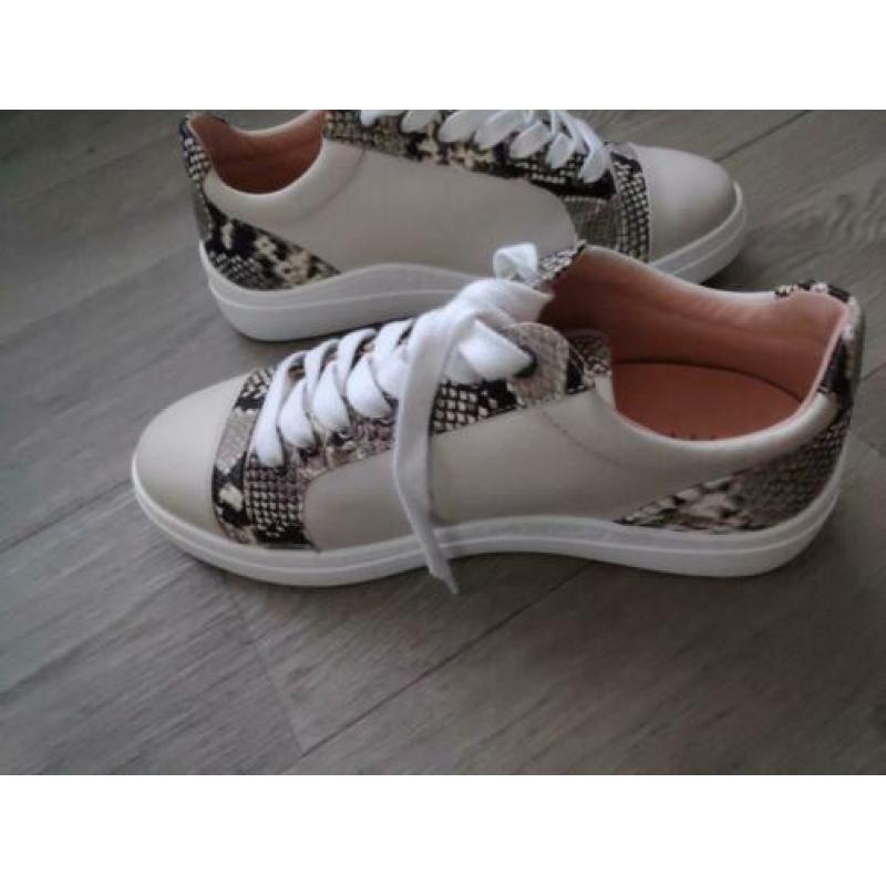 Sneakers van Unisa. Maat 41