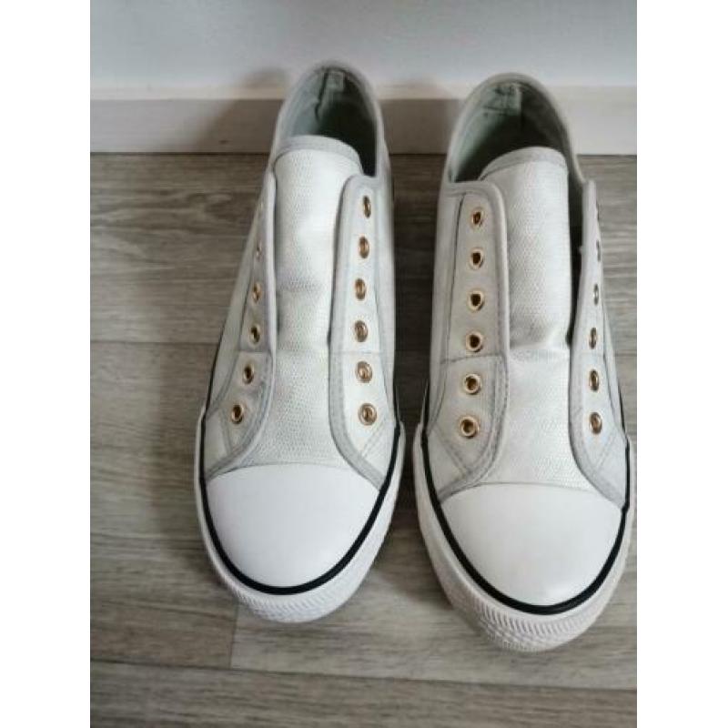 NIEUW Crème sneakers dames maat 41. NOOIT GEDRAGEN!