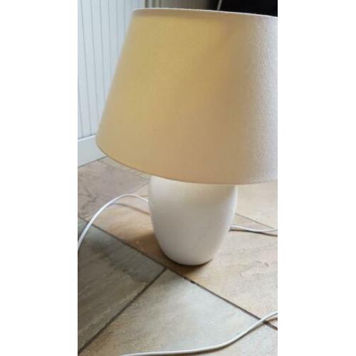 tafellamp (kleur 9010, crème) landelijk, brocante tafellamp