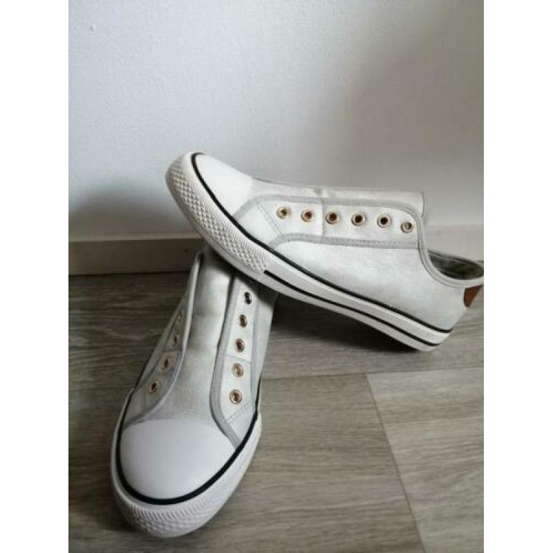 NIEUW Crème sneakers dames maat 41. NOOIT GEDRAGEN!