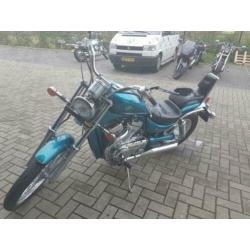 Limited edition Babyblauwe Suzuki intruder uit 1995 met 4205