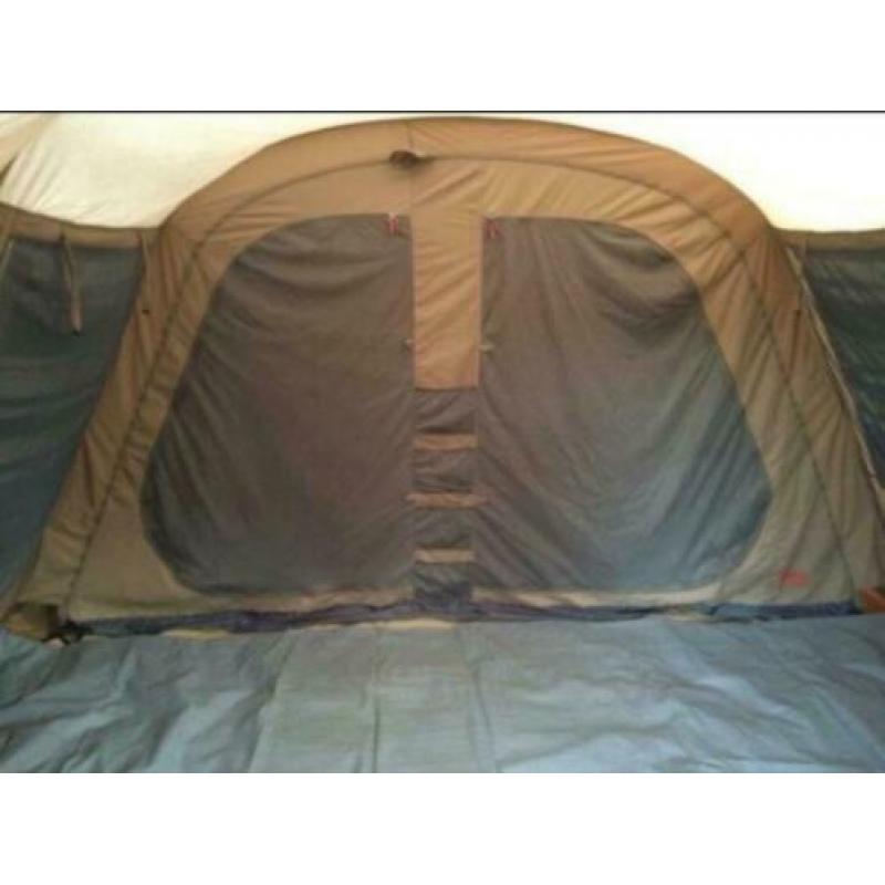 Redwood Tunnel tent 4 persoons nieuwe staat