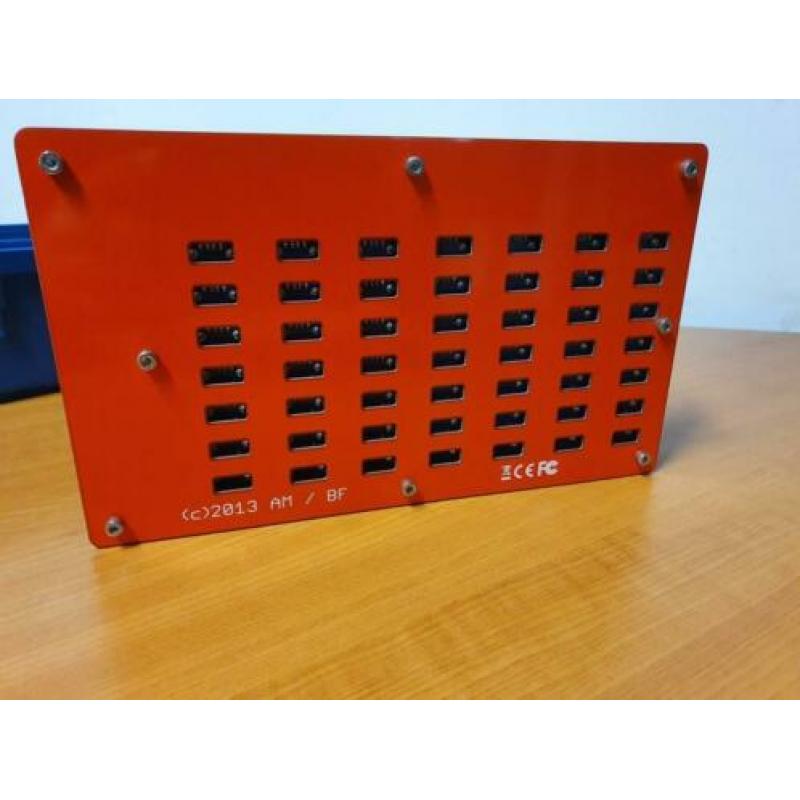 Uitverkoop!! Block erupter 49 port usb 2.0 hub voor €195,-!