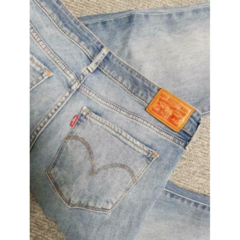 Levis 714 straigt 28 30 mooie lichte zomerse wassing