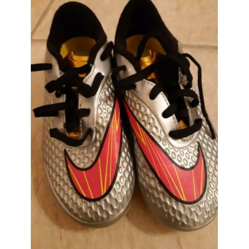Voetbalschoenen nike maat 33