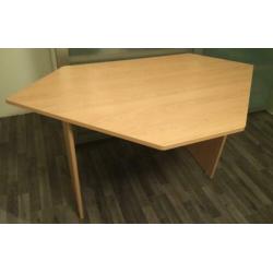 bureau / hoekbureau / buro / hoekburo