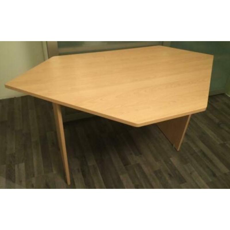bureau / hoekbureau / buro / hoekburo
