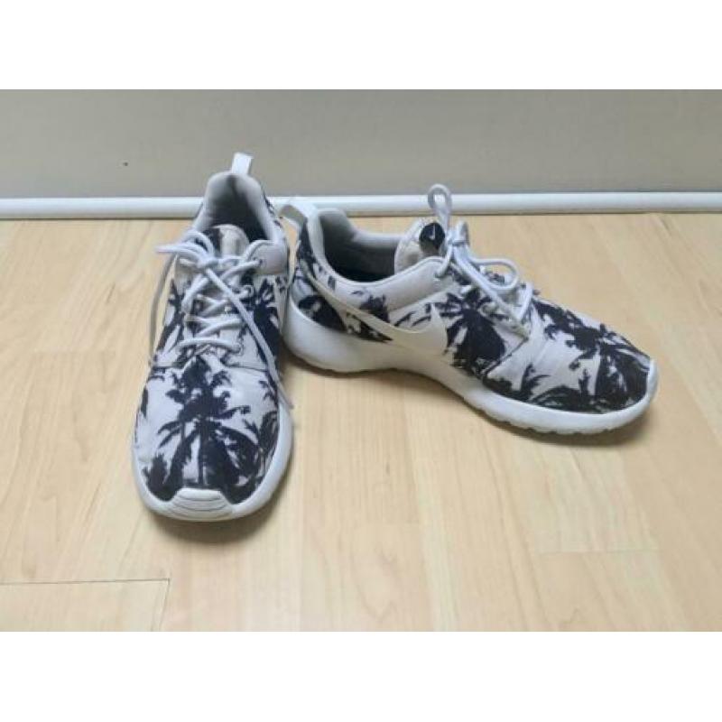 Mooie Nike sneakers wit -zwart maat 37
