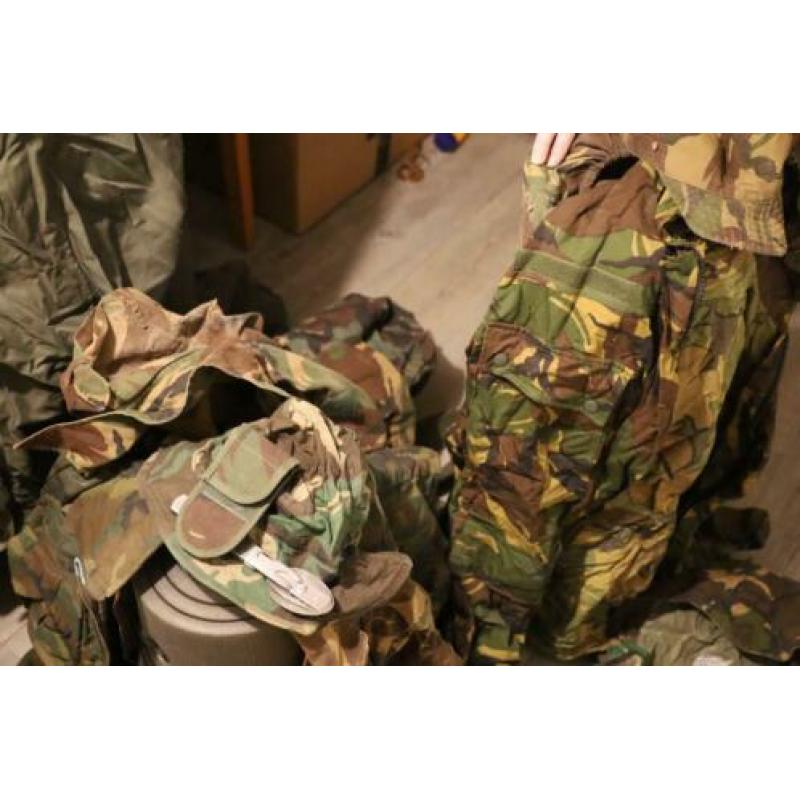 Erg veel leger(militaire) Nederlandse landmacht spullen.
