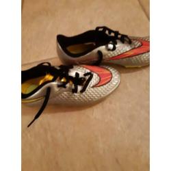 Voetbalschoenen nike maat 33